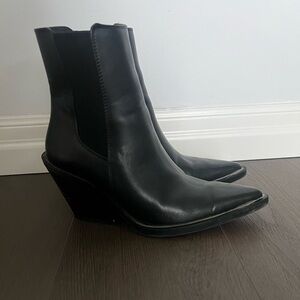 Zara pointed toe boots